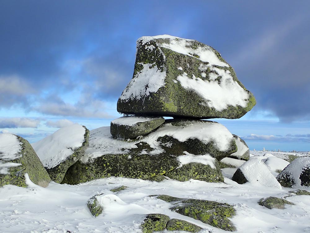 Montagne rocher neige